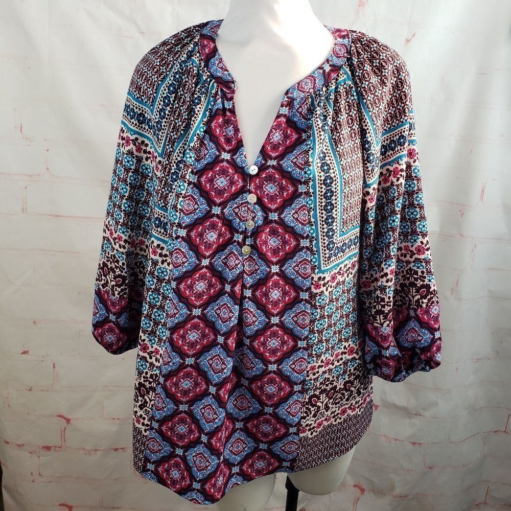 3/$25 Fig and Flower small flowy geometric top sma